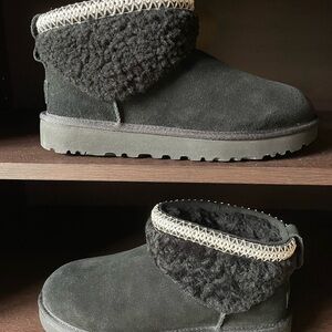 Authentic New UGG Ultra Mini Maxi Curly Boots Women’s Size 7 in Black